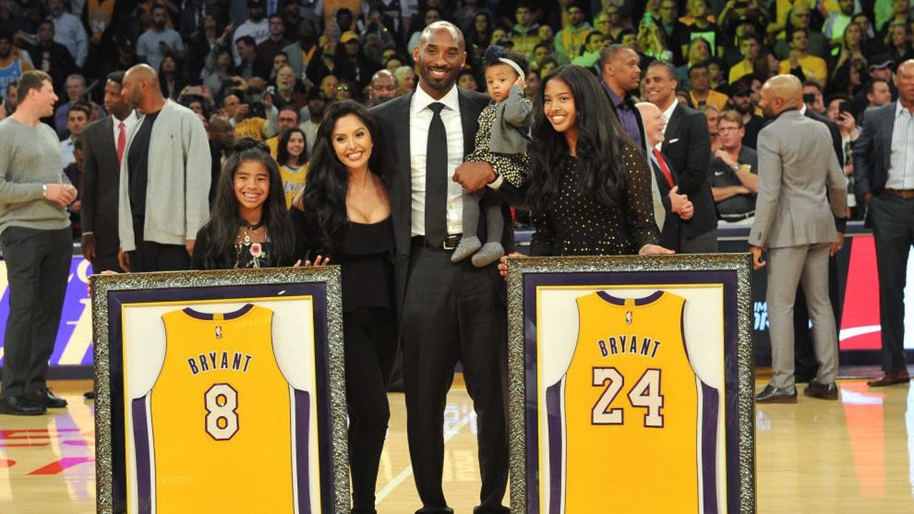 Los Angeles Lakers Honor Kobe Bryant With 'Mamba Day' Statue