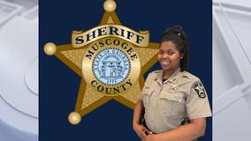 Deputy talks mom out of jumping into river with baby