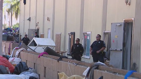 Community helps tenants of a red-tagged building to voluntarily move out