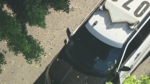 Suspect shot at LAPD cruiser in Pico-Union before being shot by officers