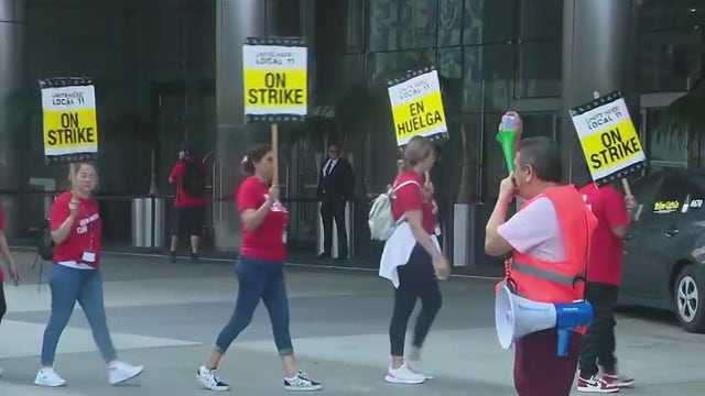 Striking hotel workers call for DTLA convention boycott