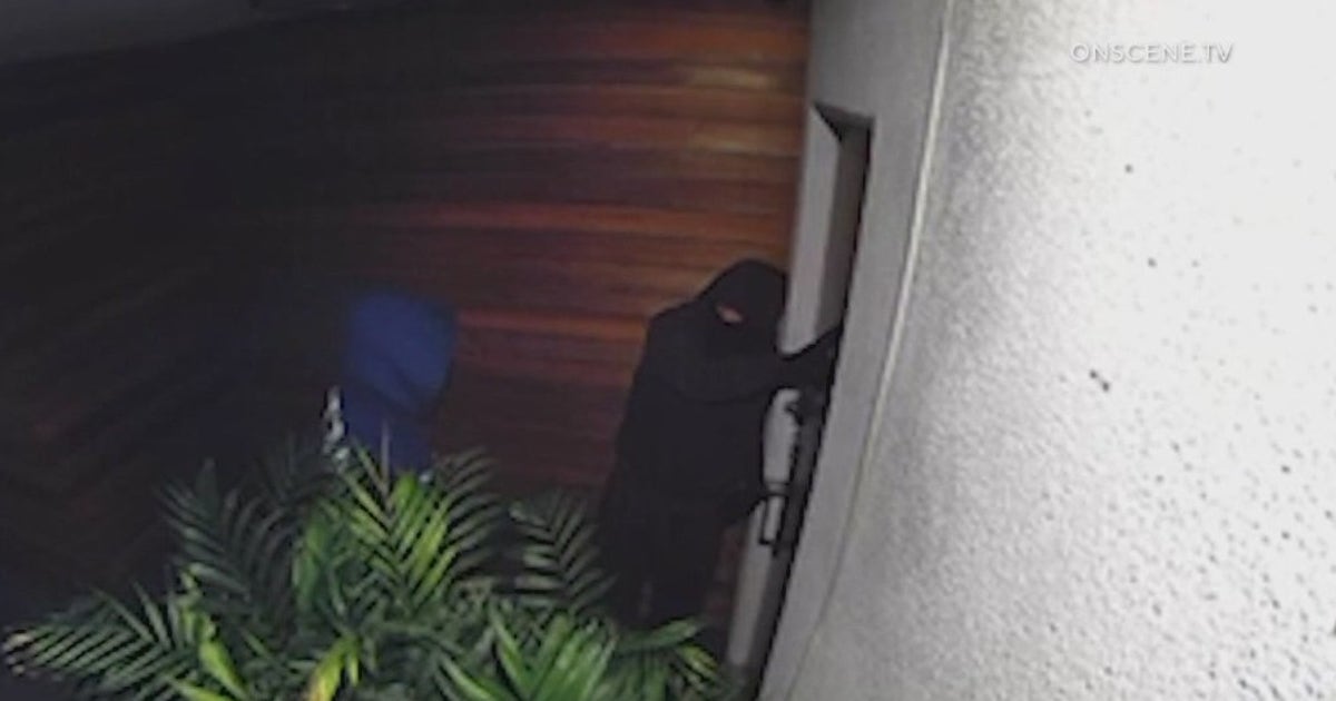 Home invasion robbery in Hollywood Hills at AirBnb | FOX 11 Los Angeles