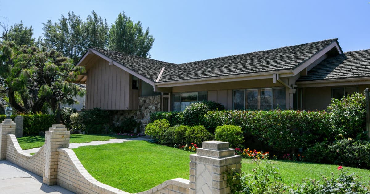 'The Brady Bunch' home in Studio City sells for $3.2M | FOX 11 Los Angeles