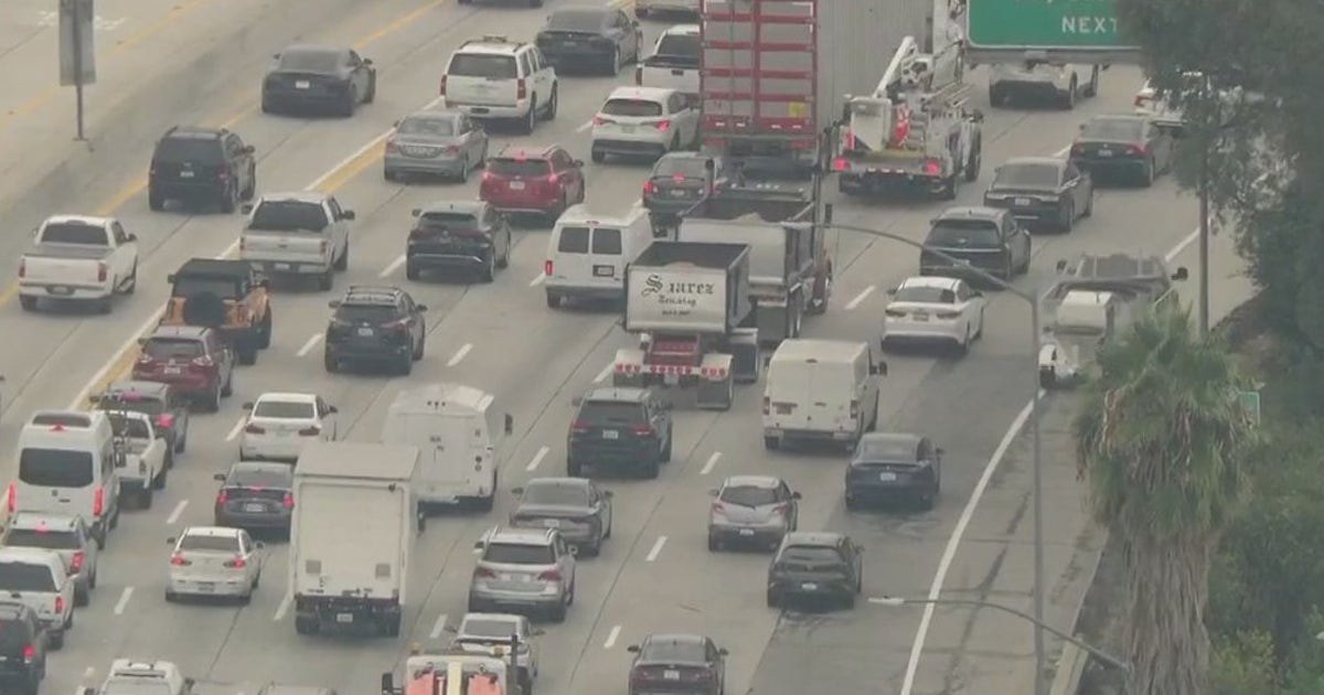 Fatal crash on 405 Fwy snarls traffic through Sepulveda Pass | FOX 11 ...