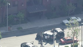 4 suspects break into South LA home, tie up man inside
