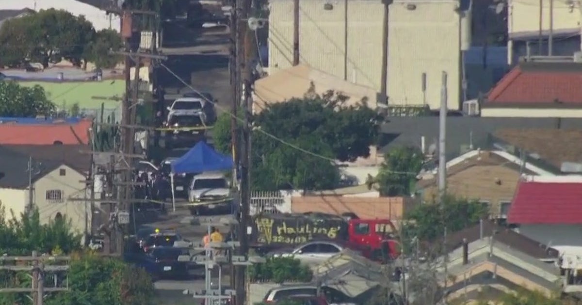 1 killed in shooting near South LA gas station | FOX 11 Los Angeles