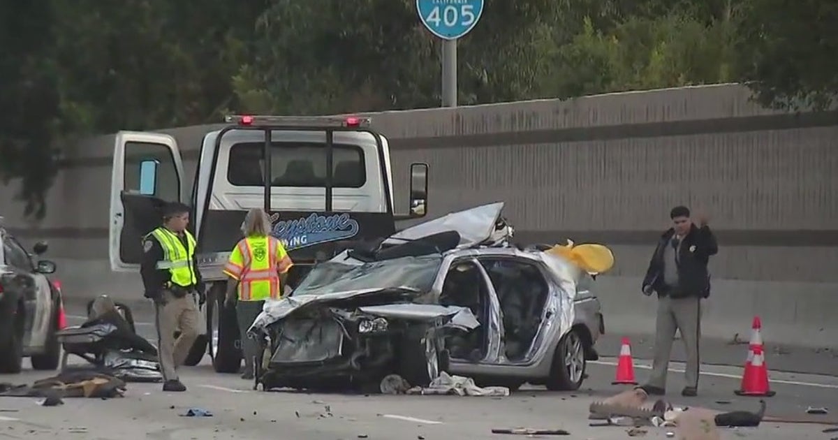 Man killed in multi-vehicle crash on 405 Freeway in Van Nuys | FOX 11 ...