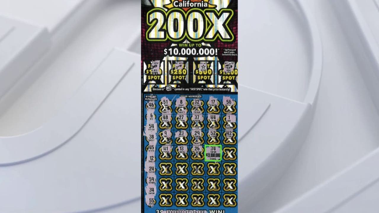 加州男子让收银员挑选刮刮乐彩票，赢得1000万美元