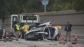 Man killed in multi-vehicle crash on 405 Freeway in Van Nuys