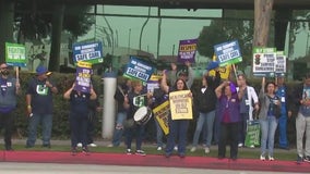 St. Francis medical workers return to picket lines