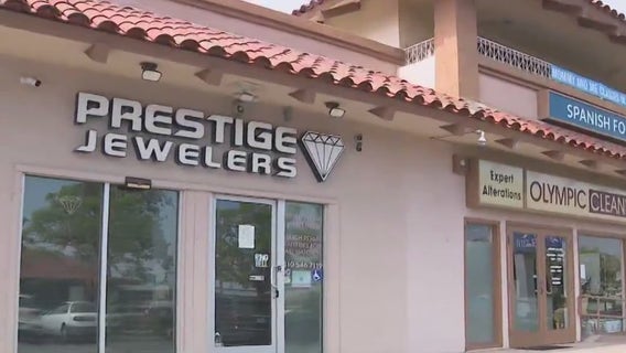 Manhattan Beach jewelry store employee shoots at smash-and-grab thieves