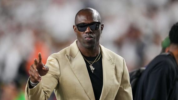 NFL legend Terrell Owens struck by car in Calabasas