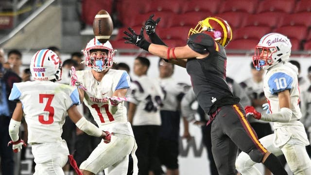 East LA Classic: High school rivals Garfield and Roosevelt face off for 88th year