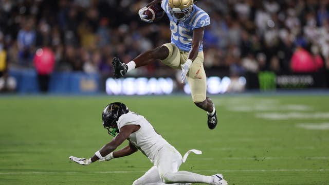 Bruins sack Sanders 7 times on way to 28-16 win over Coloardo