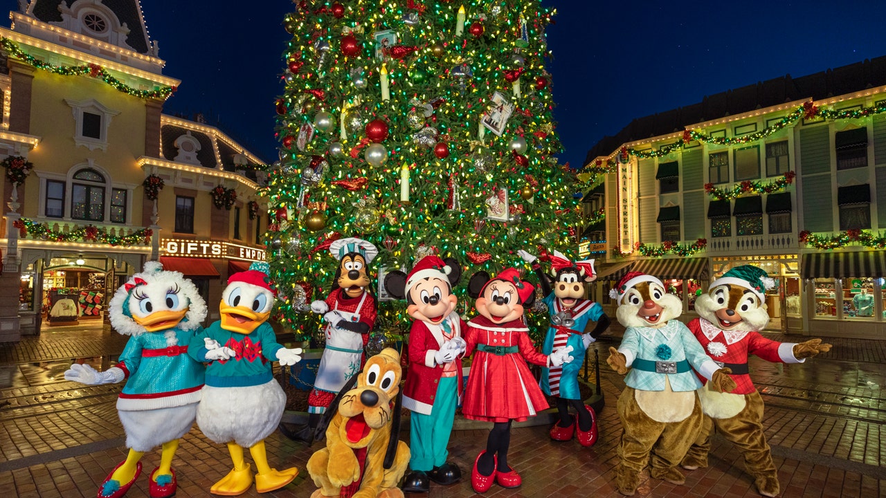 Disneyland rolls out Christmas magic for 2023 holiday season FOX 11 Disneyland rolls out Christmas magic for 2023 holiday season FOX 11