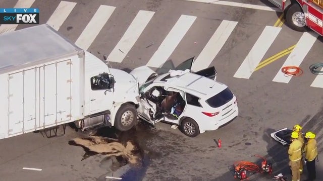 2 hospitalized after SUV collides with box truck in Lake View Terrace