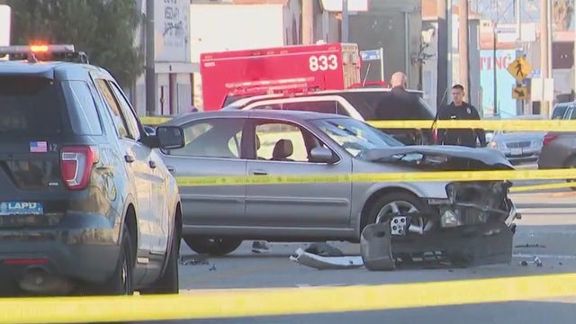 Mother killed, child critically injured in car crash near South LA bus stop on Thanksgiving day
