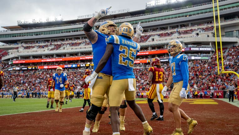 UCLA Bruins running back TJ Harden (25) celebrates his touchdown with UCLA Bruins offensive lineman Josh Carlin (54) during the Bruins 38-20 win over USC.(Gina Ferazzi / Los Angeles Times via Getty Images)