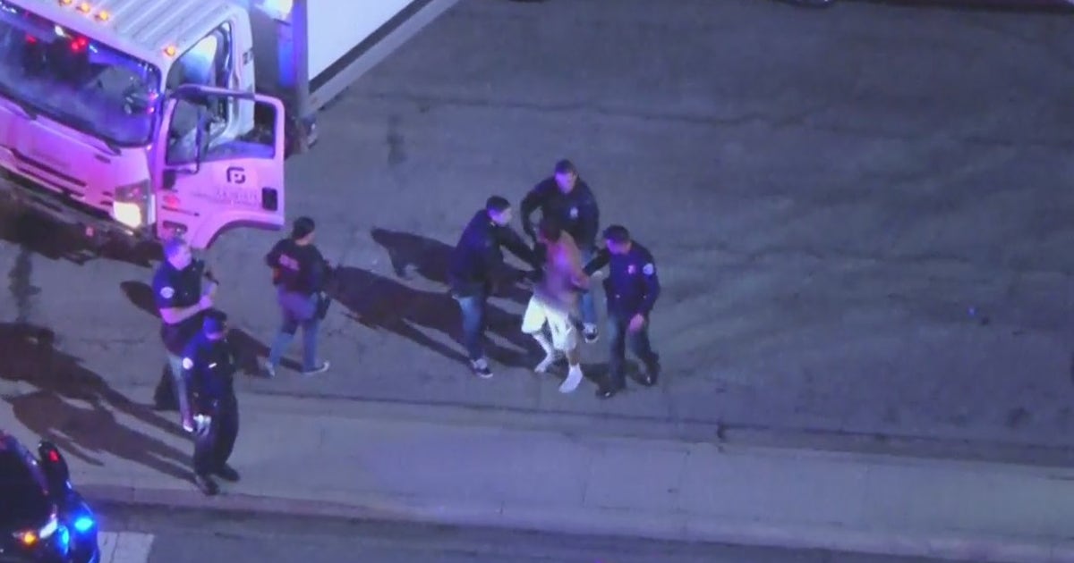 Driver in custody after wild box truck chase through LA County | FOX 11 ...