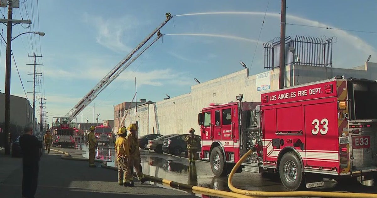 South LA commercial building catches fire | FOX 11 Los Angeles