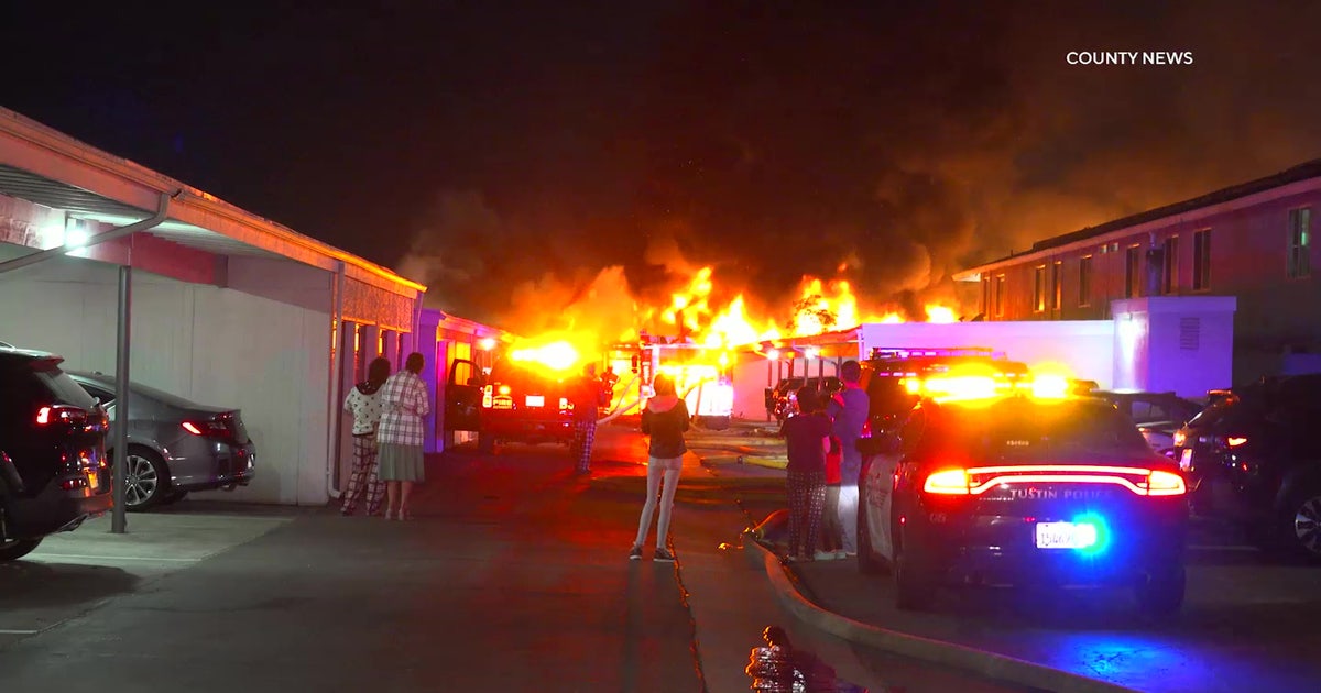 Massive carport fire destroys 13 cars in Tustin | FOX 11 Los Angeles
