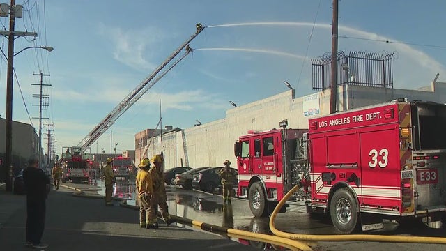 South LA commercial building catches fire