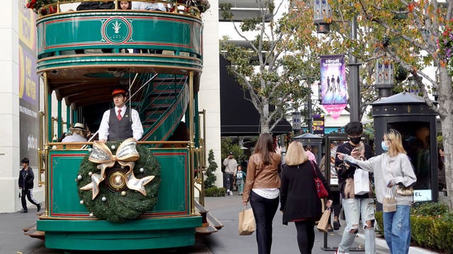 LIST: Last minute holiday shopping? These Southern California malls and stores are still open