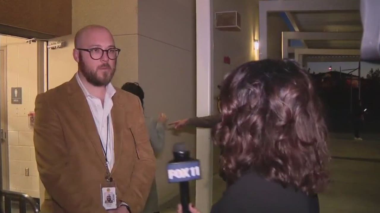 FOX 11 blocked from Porter Ranch school meeting on overcrowding, relocation concerns - Vimarsana News