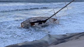 Abandoned 35-foot boat washes ashore Los Angeles beach