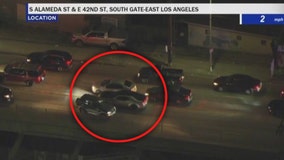 East LA pursuit: Suspect in custody after switching cars