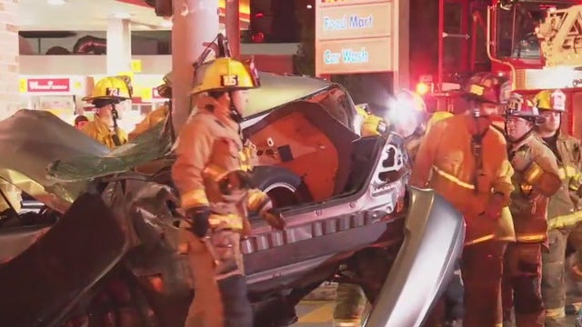 1 dead in Canoga Park high speed hit-and-run crash: LAPD