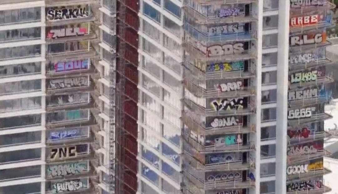 Graffiti Towers in downtown LA one step closer to being cleaned up