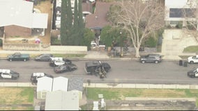 Machete-carrying man, LASD get in hours-long SWAT standoff near elementary school