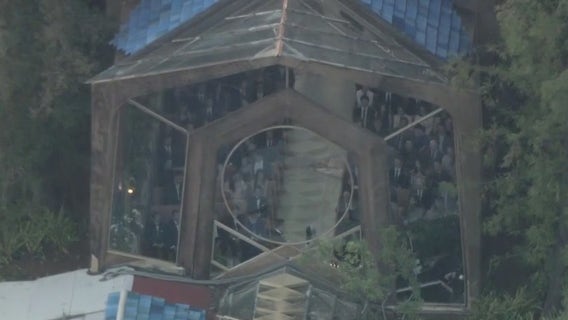 Wayfarers Chapel hosts final wedding ahead of 'indefinite' closure