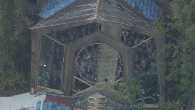 Wayfarers Chapel hosts final wedding ahead of 'indefinite' closure