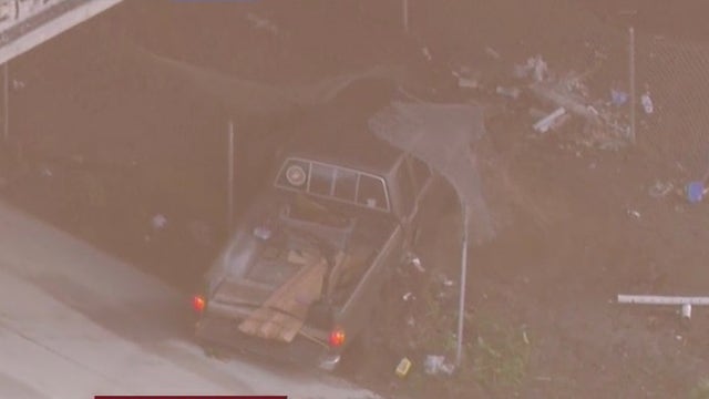VIDEO: Police chase suspect goes off-road on 105 Freeway in LA County