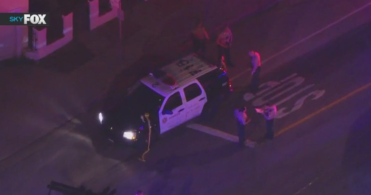 Deputies in East LA shoot, kill man allegedly armed with replica gun ...