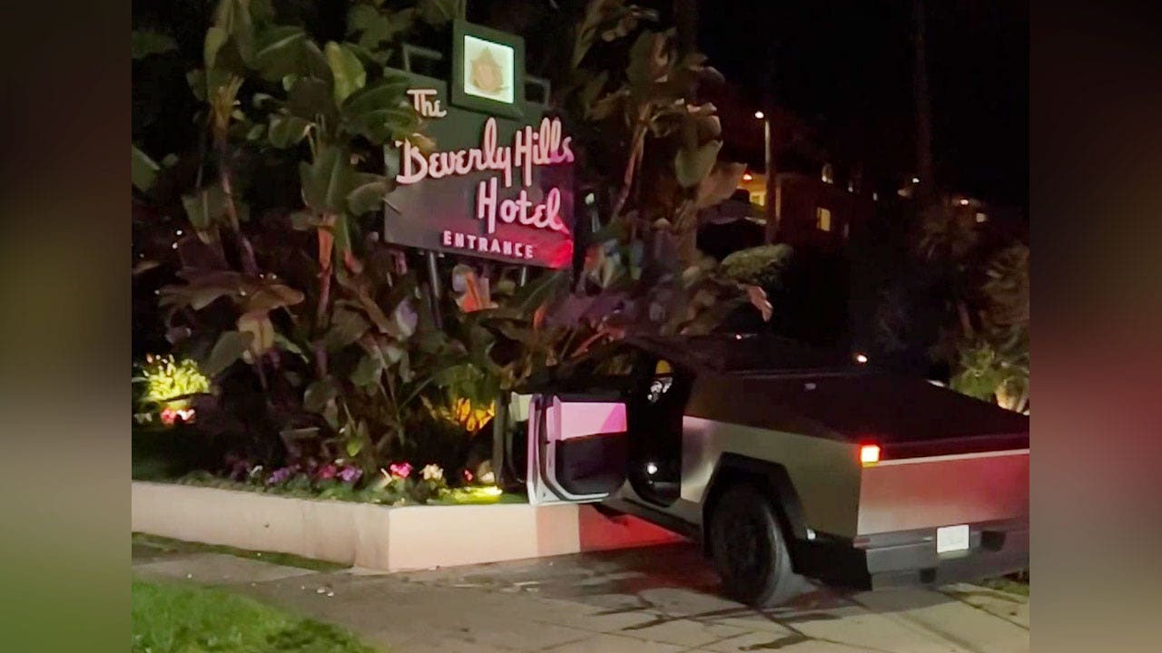 Tesla Cybertruck Crashes Into Iconic Beverly Hills Hotel Sign | FOX 11 ...