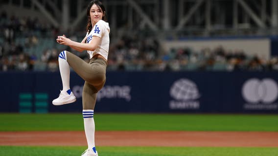 South Korean actress Jeon Jong-seo appears to steal hearts of Dodgers players before game