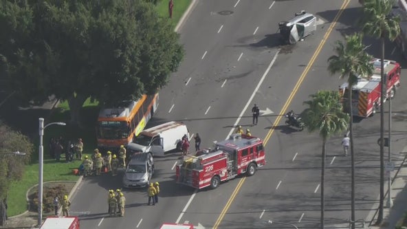 Multi-vehicle crash involving Metro bus in Baldwin Hills leaves 8 injured