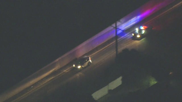 Police chase ends in crash on 405 Freeway near West LA