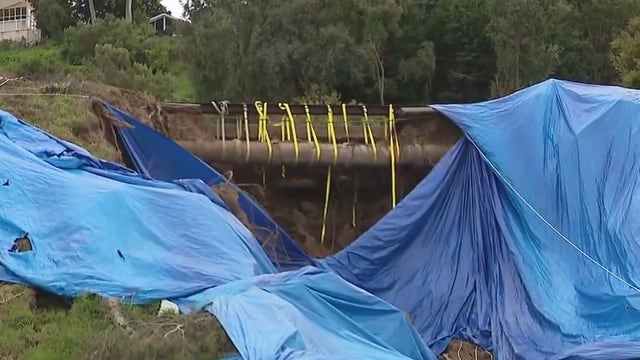 Landslide threatens Torrance homes