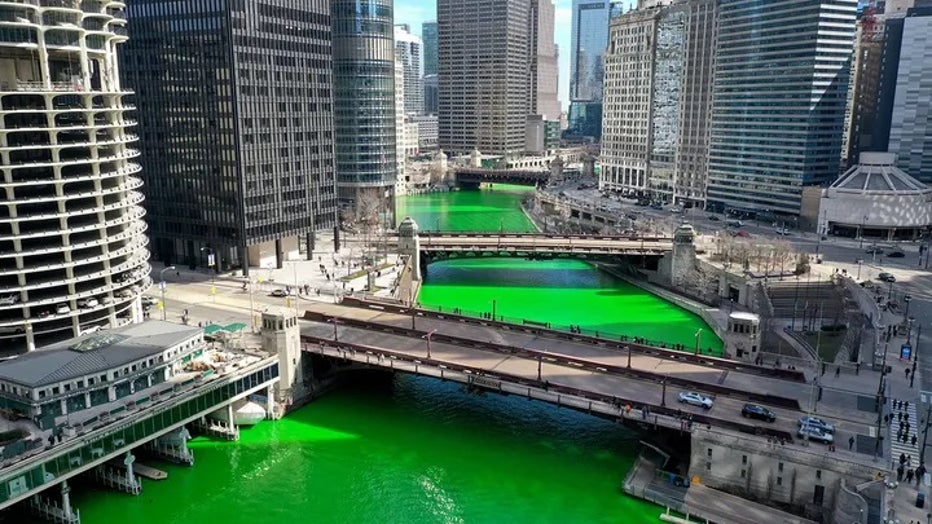 chicago dyes river green for st patricks day