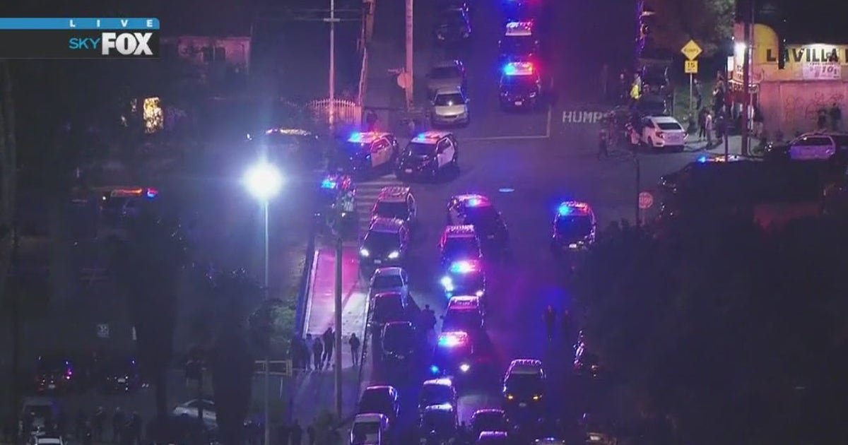 Fight breaks out in South LA; at least 3 officers hurt | FOX 11 Los Angeles