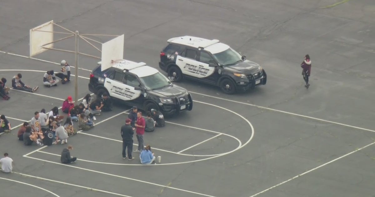 Lockdown lifted at Simi Valley High School after bomb threat | FOX 11 ...