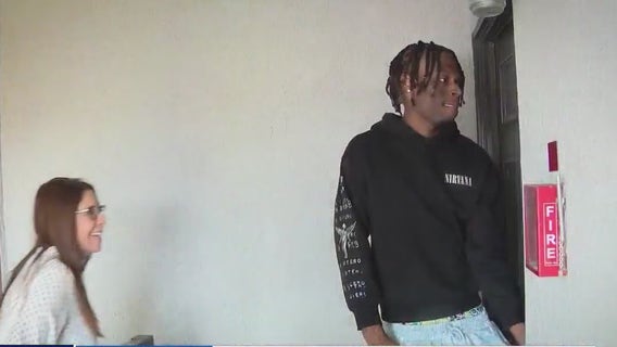 Formerly unhoused basketball player to receive courage award