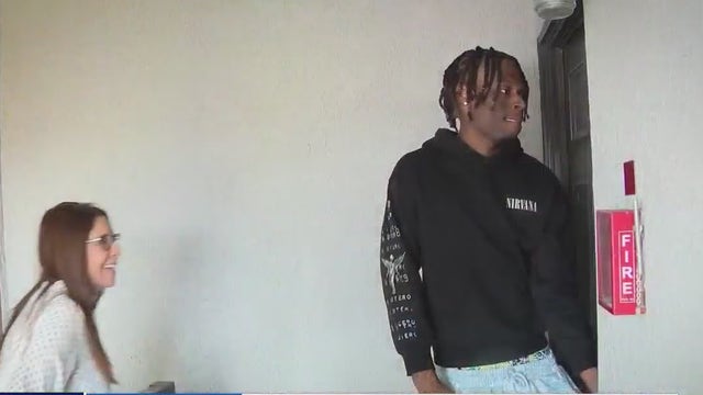 Formerly unhoused basketball player to receive courage award