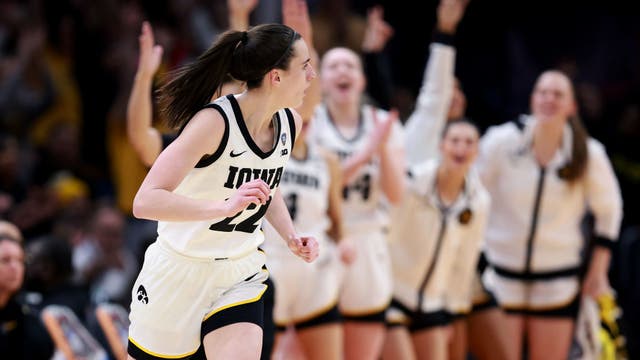 Caitlin Clark, Iowa rally to beat UConn in women's Final Four