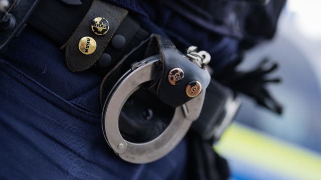 Off-duty LAPD officer arrested