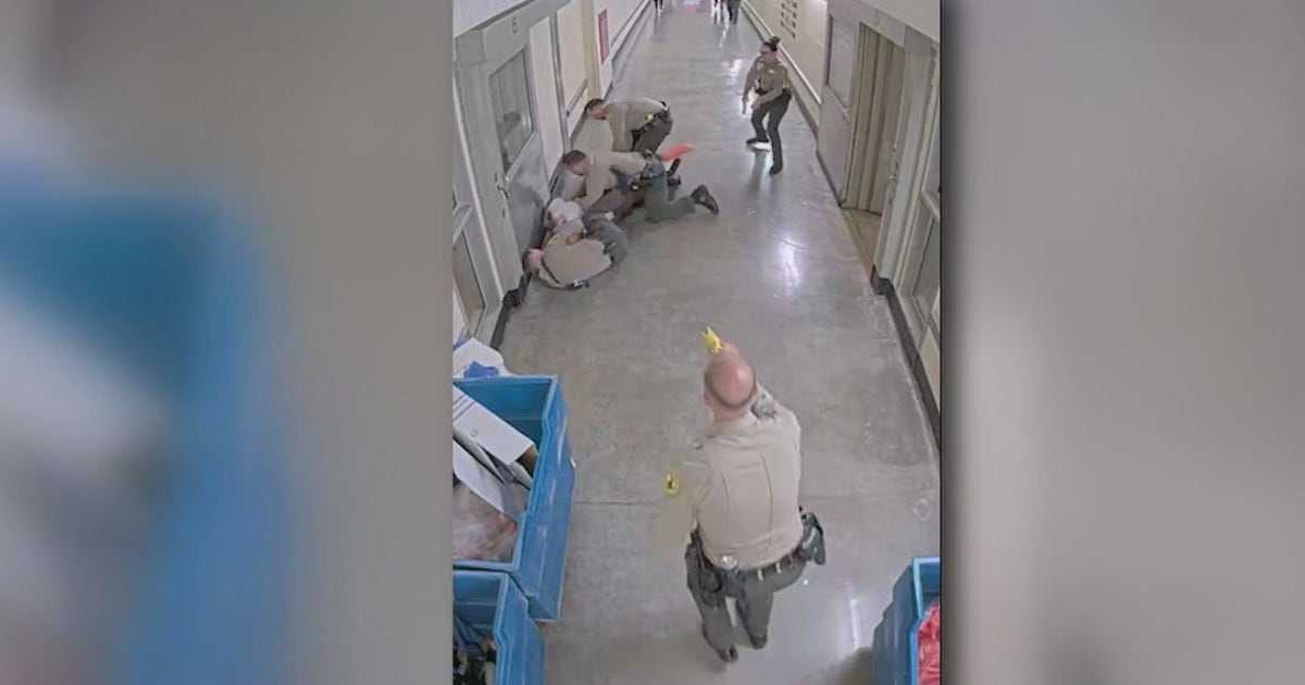 Video shows inmate attacking San Bernardino County deputy | FOX 11 Los ...
